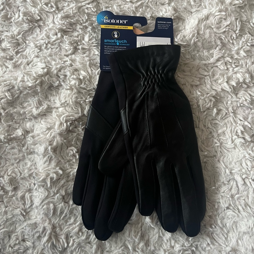 Isotoner women's Sleekheat Stretch Leather Touchscreen Gloves - Picture 4 of 4
